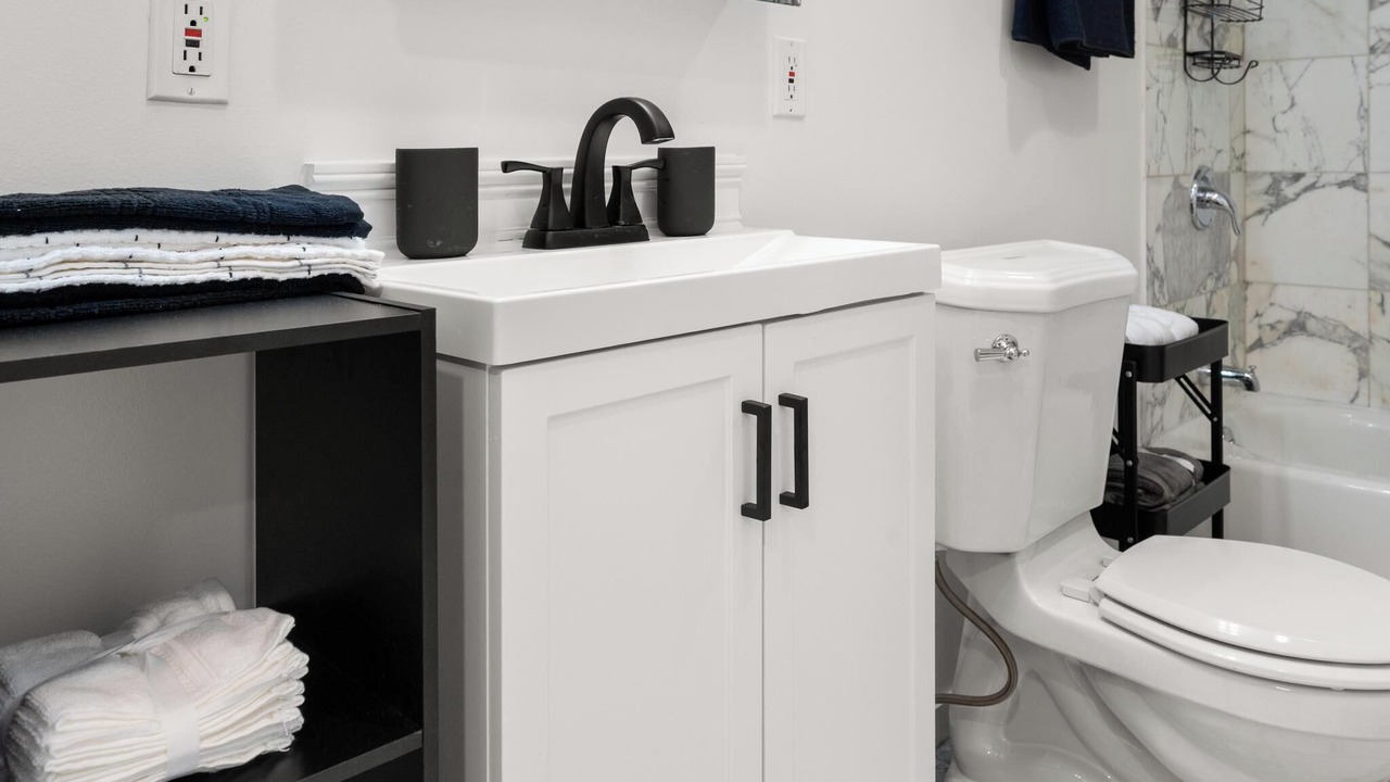 Photo of Bathroom in Lakeview