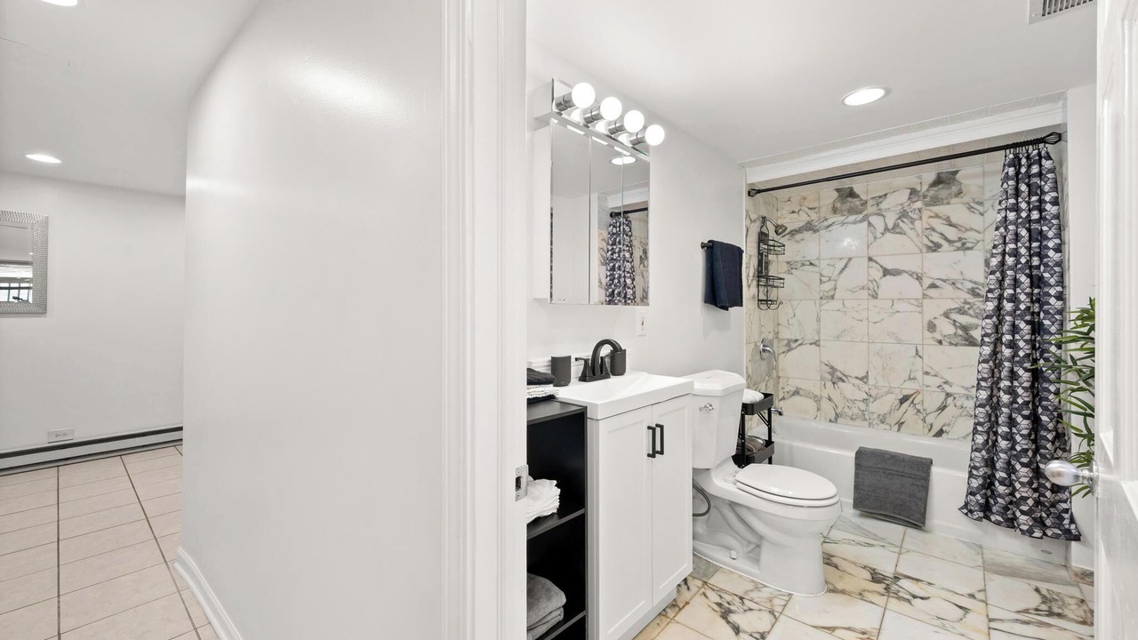 Photo of Bathroom in Lakeview