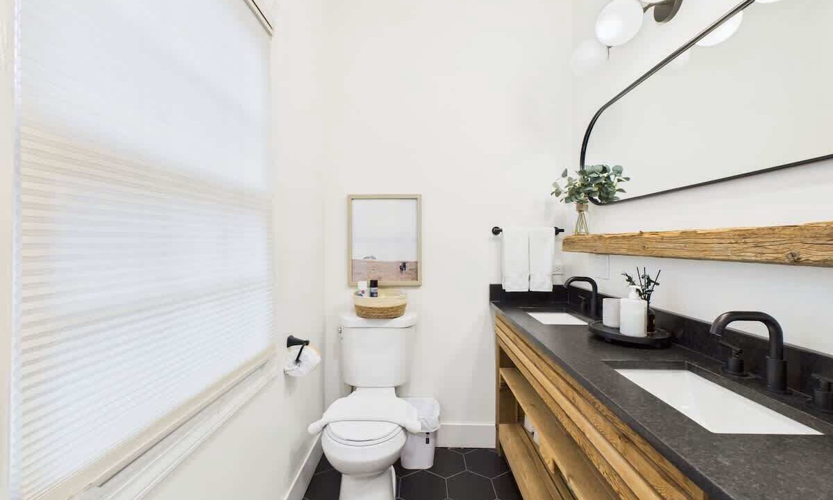 Photo of Bathroom in West Town
