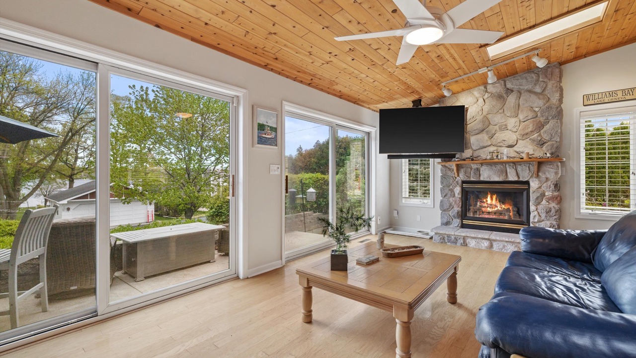 Photo of Livingroom in Williams Bay