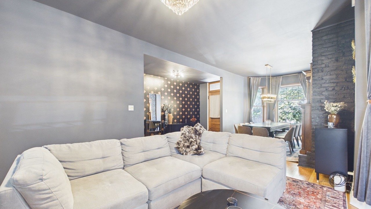 Photo of Livingroom in Wrigleyville