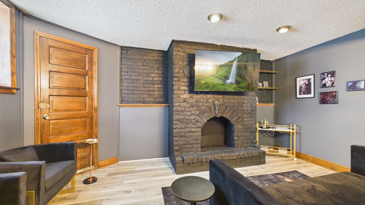 Photo of Livingroom in Wrigleyville