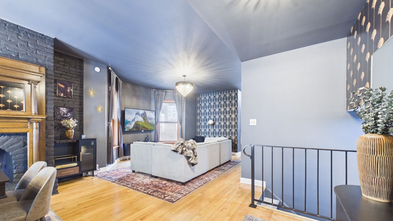 Photo of Livingroom in Wrigleyville