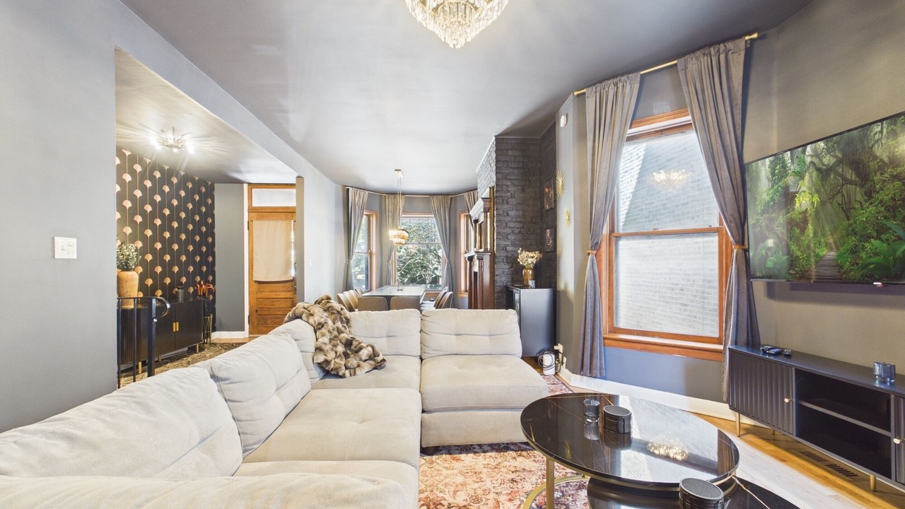 Photo of Livingroom in Wrigleyville
