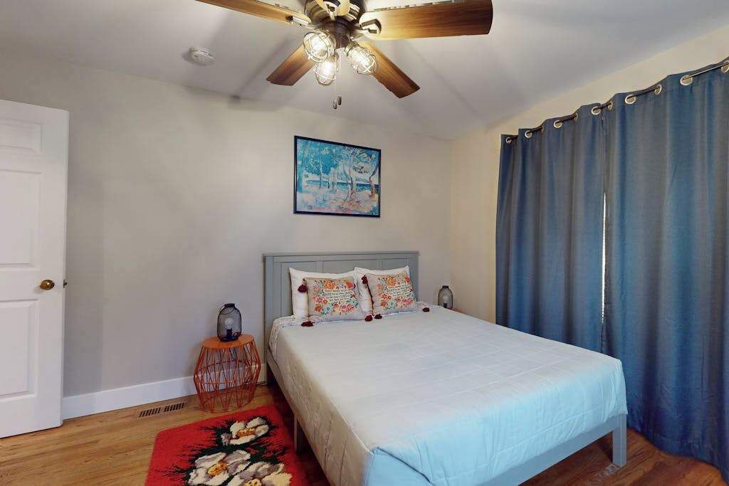 Photo of Bedroom in Lakeside