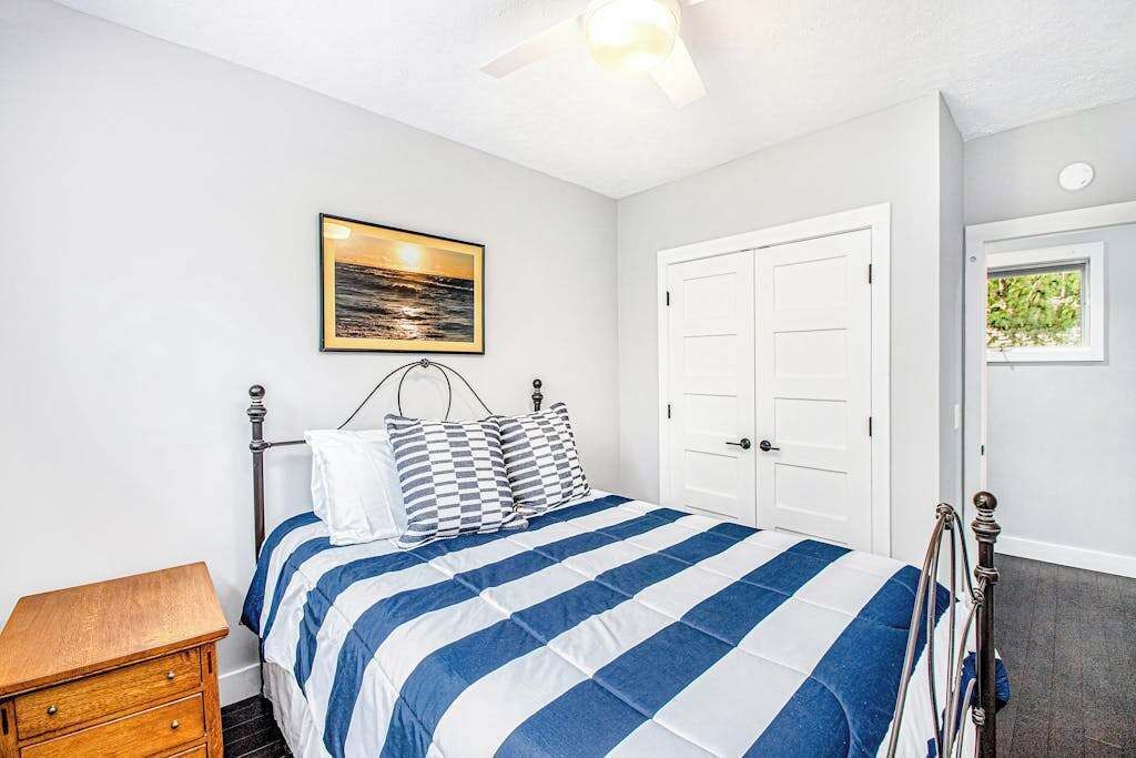 Photo of Bedroom in Lakeside