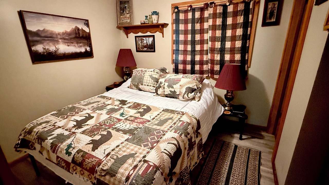Photo of Bedroom in Lake Tomahawk