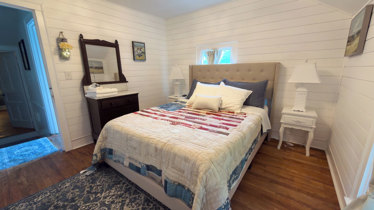 Photo of Bedroom in Niles