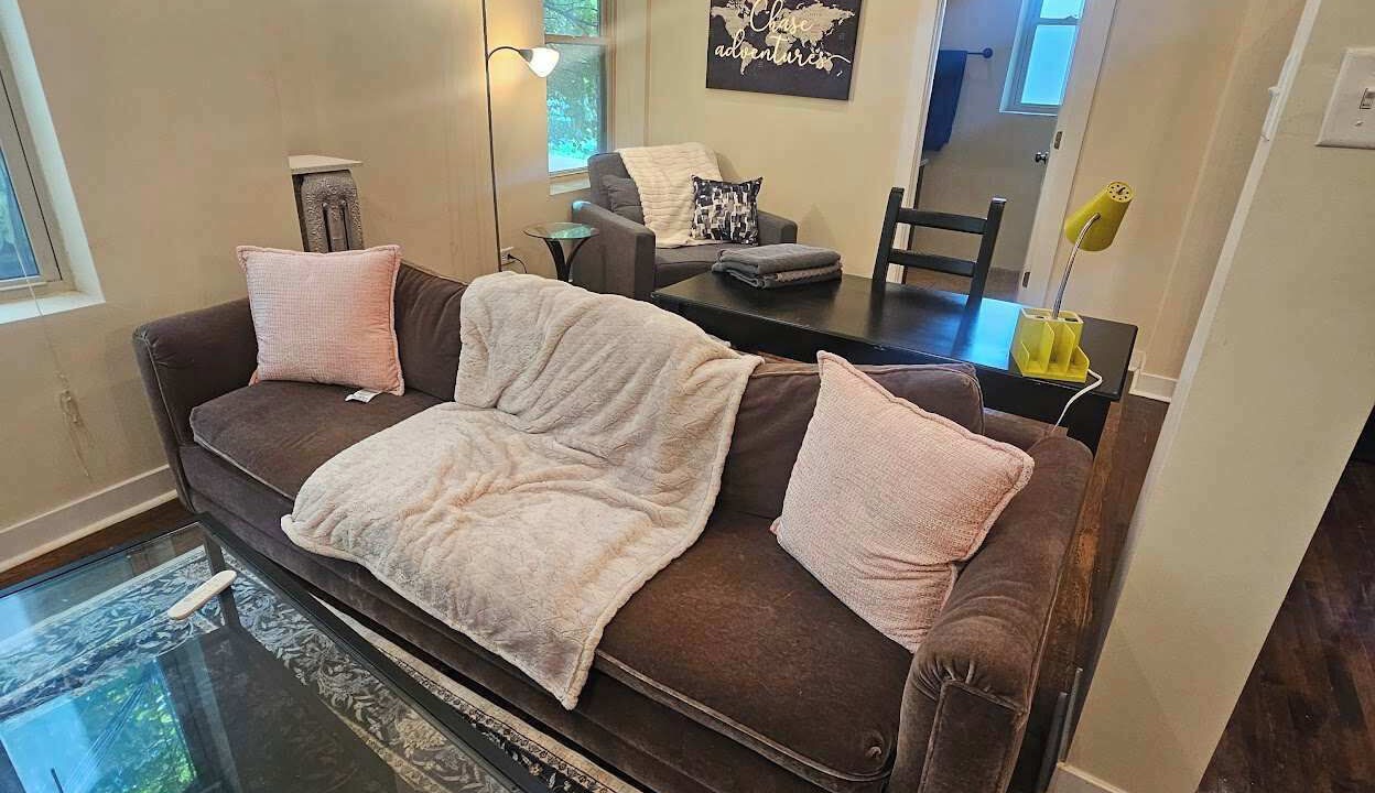 Photo of Livingroom in Sheridan Park