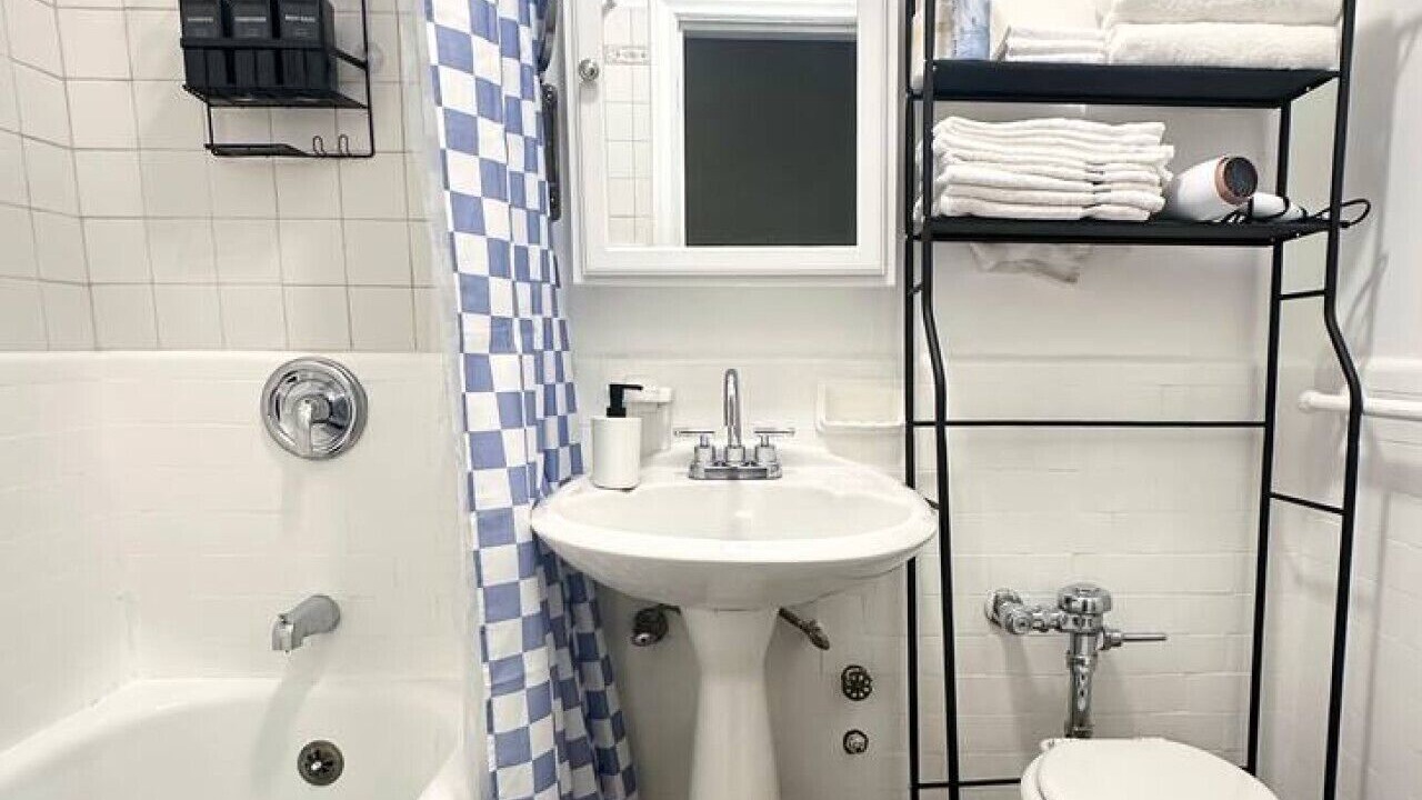 Photo of Bathroom in Oak Park