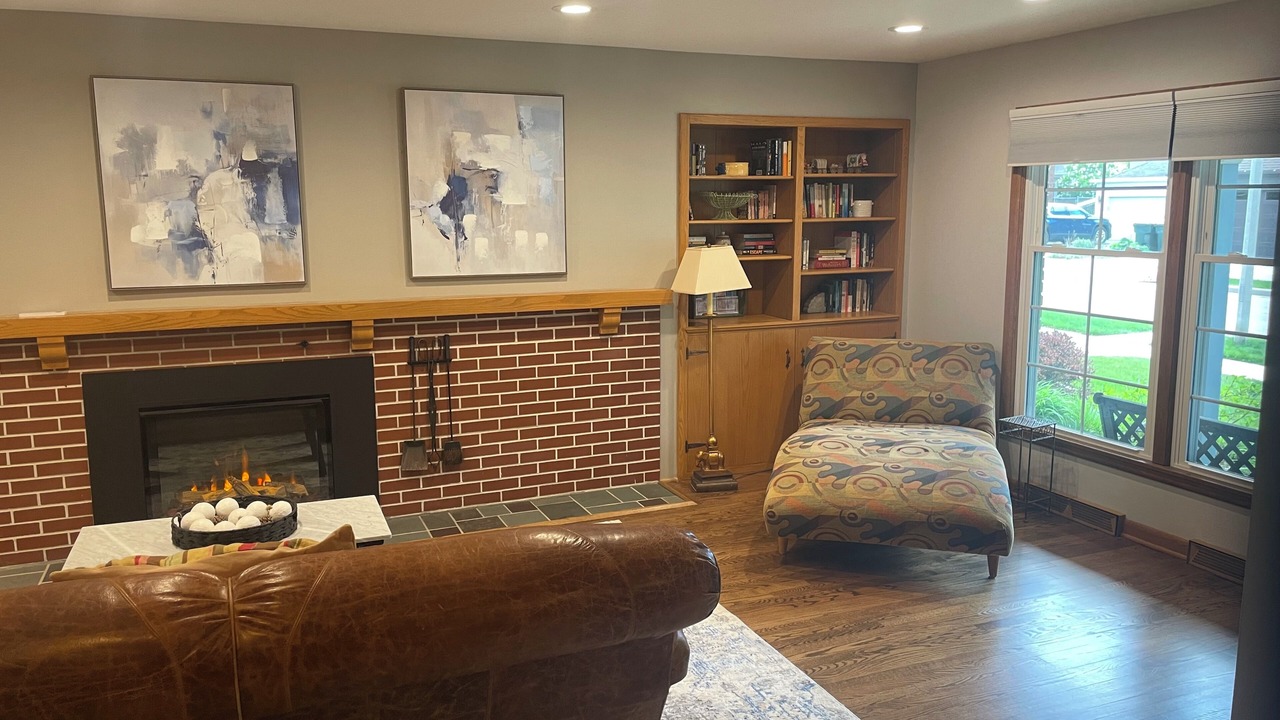Photo of Livingroom in Shorewood
