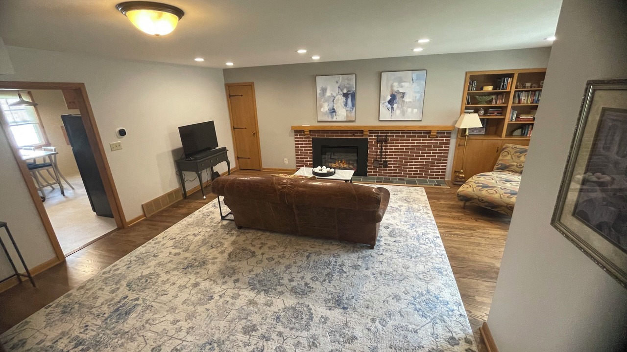 Photo of Livingroom in Shorewood