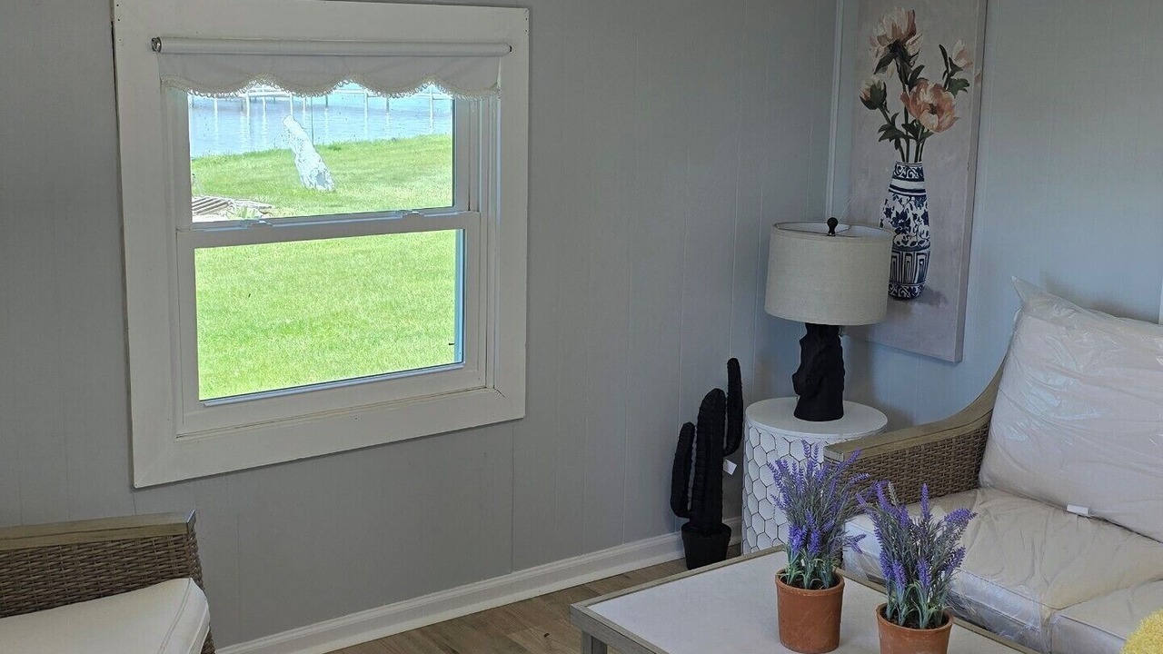 Photo of Livingroom in Frontier