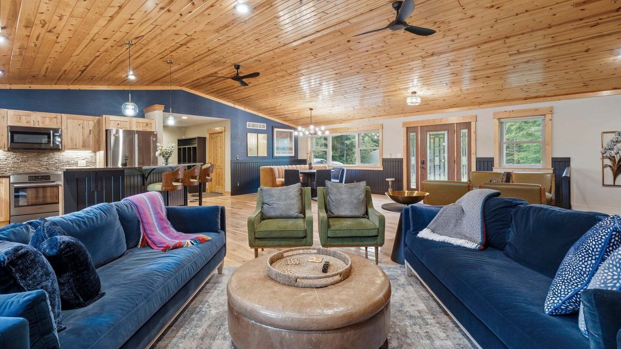 Photo of Livingroom in Interlochen