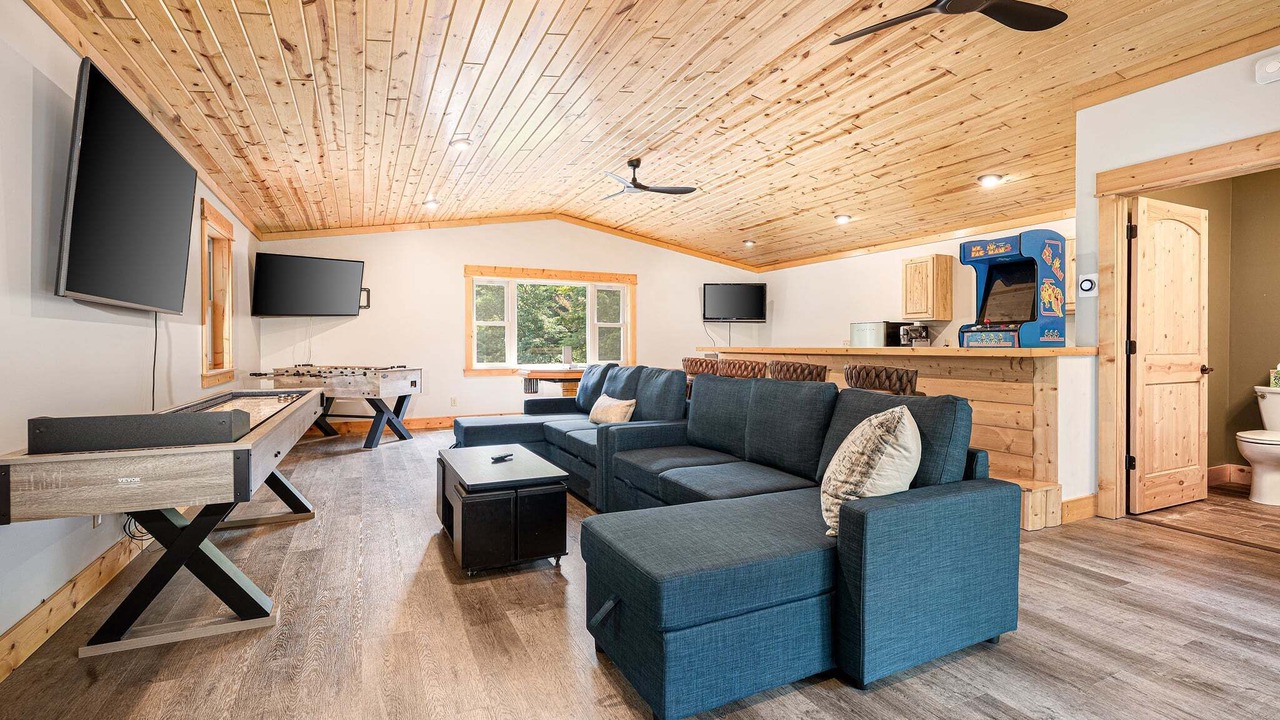 Photo of Livingroom in Interlochen