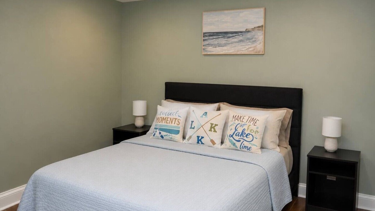 Photo of Bedroom in Village of Bloomfield