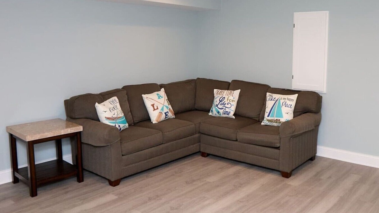 Photo of Livingroom in Village of Bloomfield