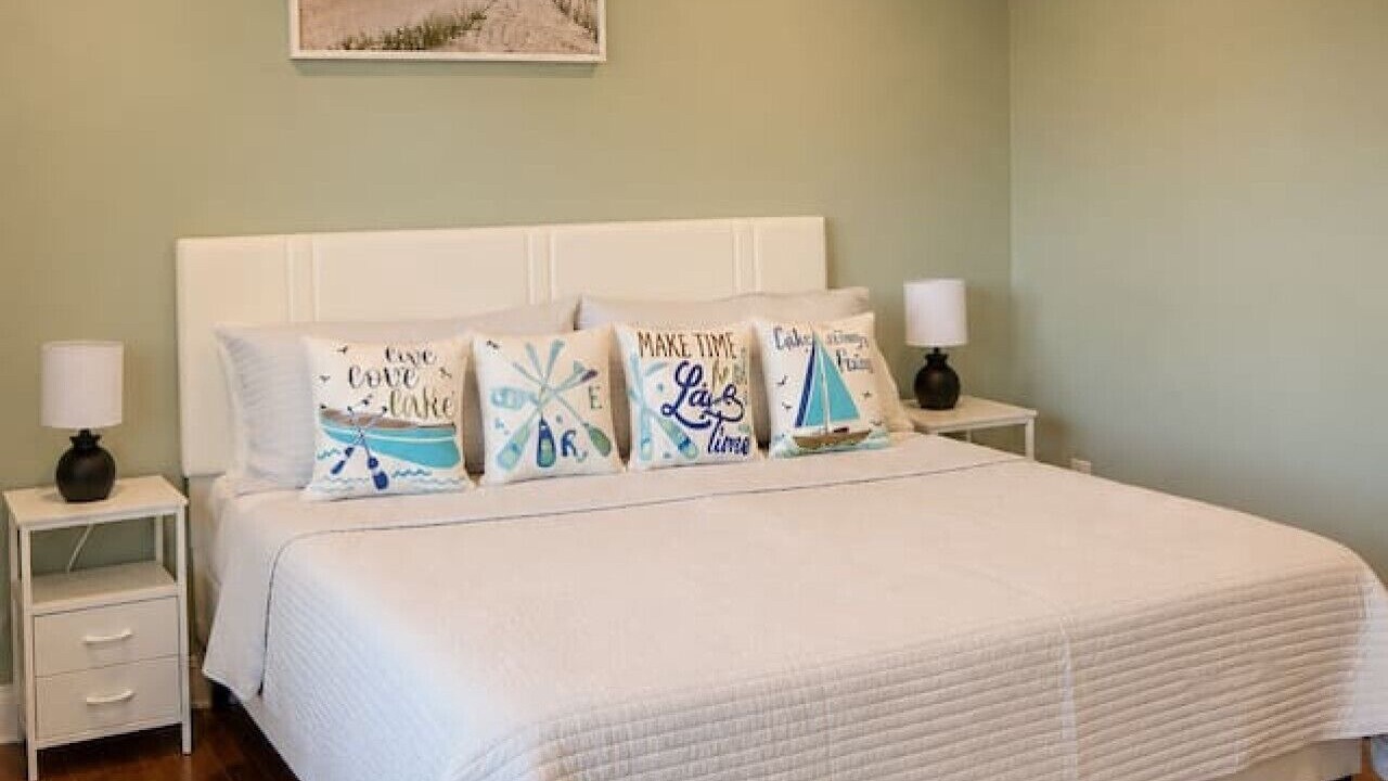 Photo of Bedroom in Village of Bloomfield