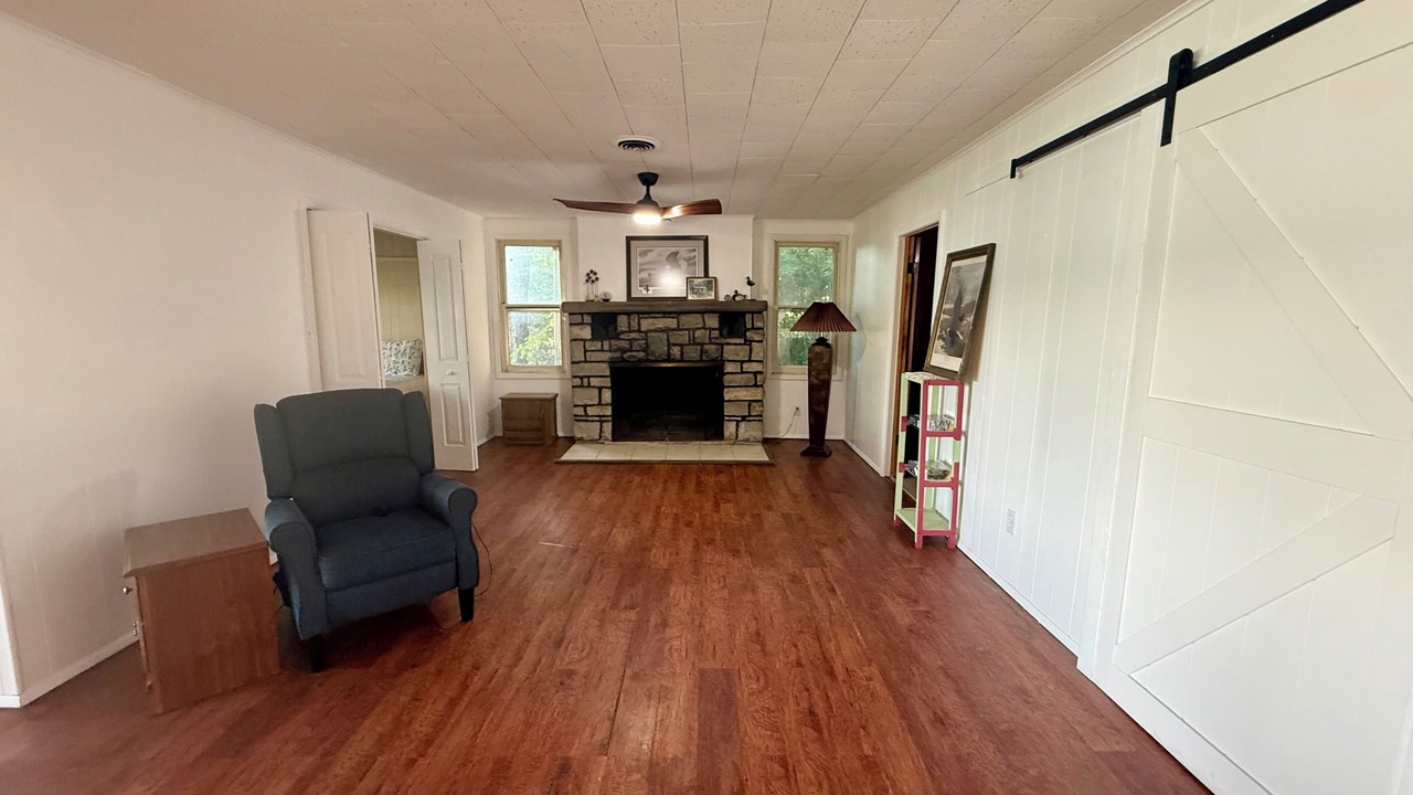 Photo of Livingroom in Hamilton