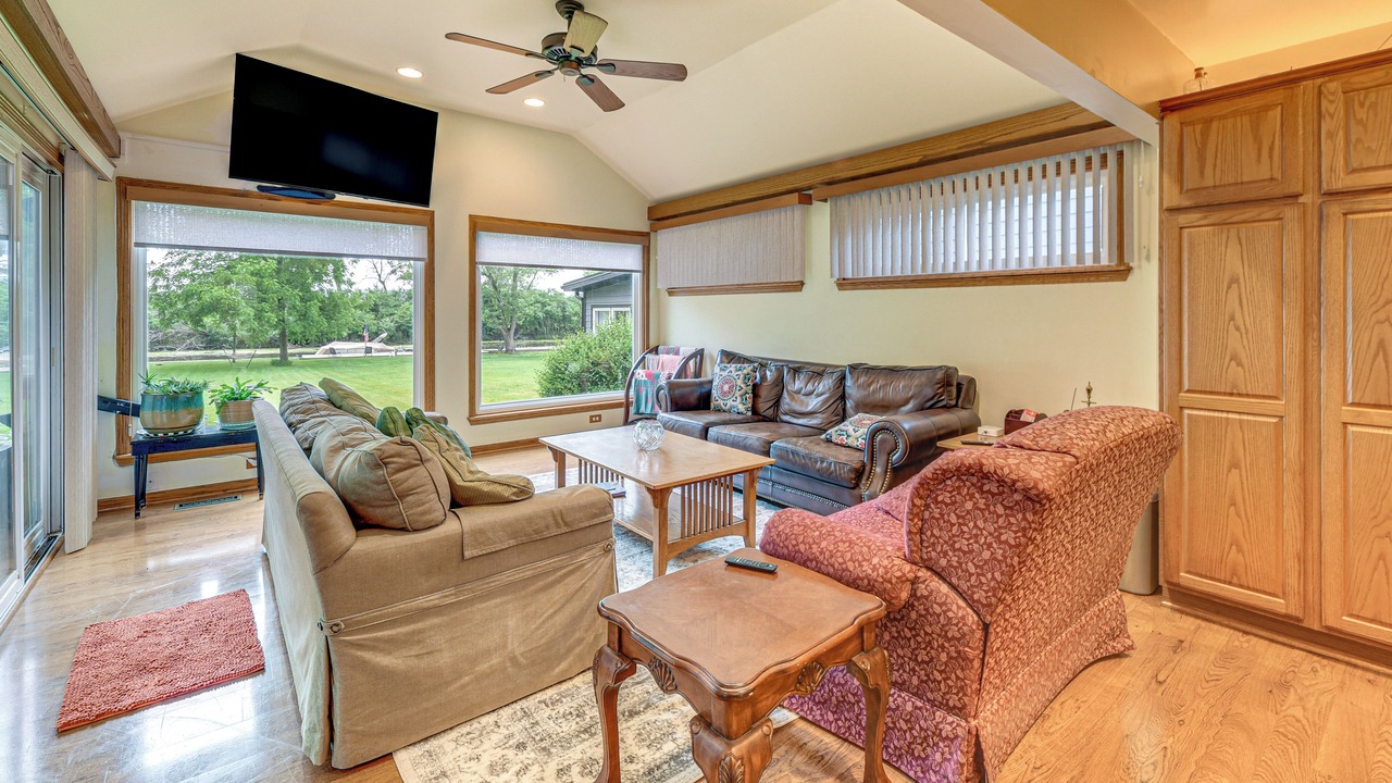 Photo of Livingroom in Spring Grove