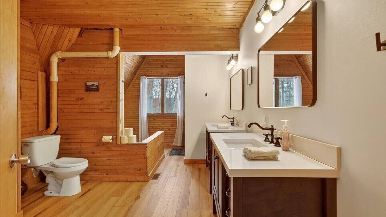Photo of Bathroom in Smyrna