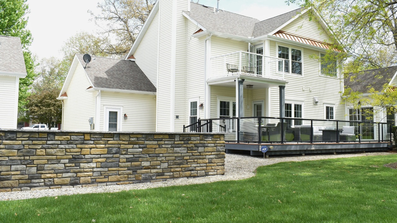 Photo of Patio Balcony in Thayer