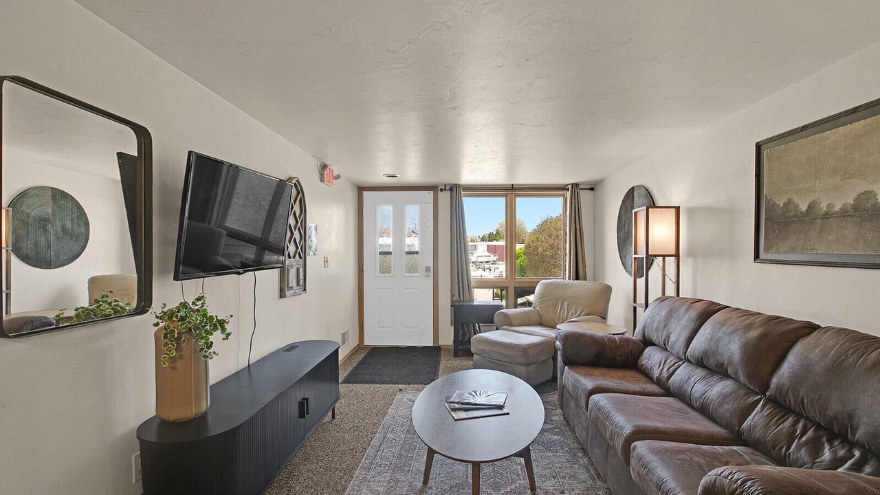 Photo of Livingroom in Algoma