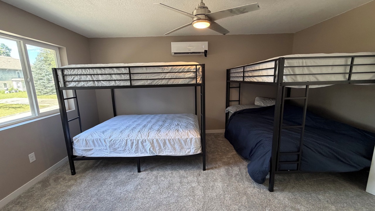 Photo of Bedroom in Lake View