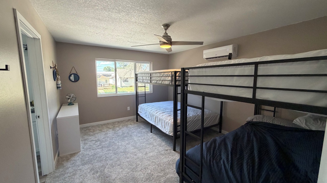 Photo of Bedroom in Lake View