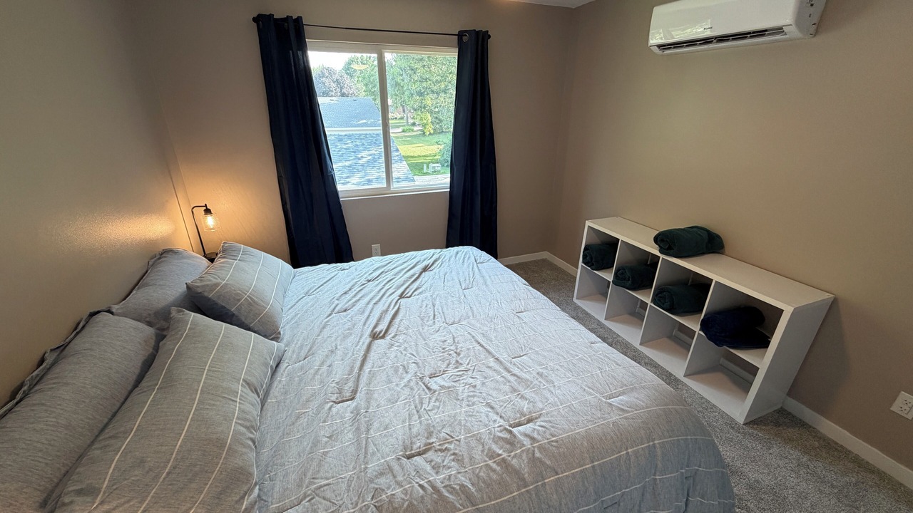 Photo of Bedroom in Lake View