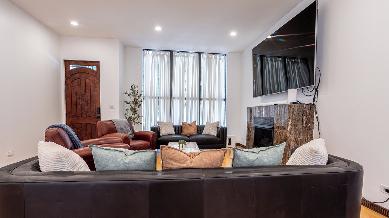 Photo of Livingroom in Heart of Chicago