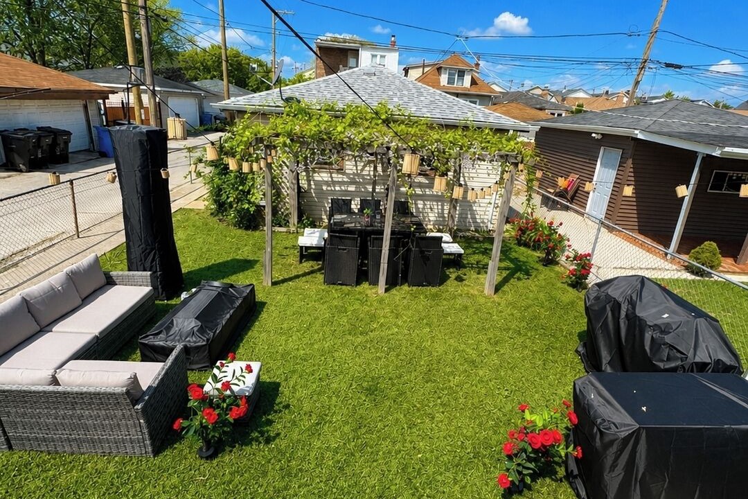 Photo of Outdoor in Belmont Cragin