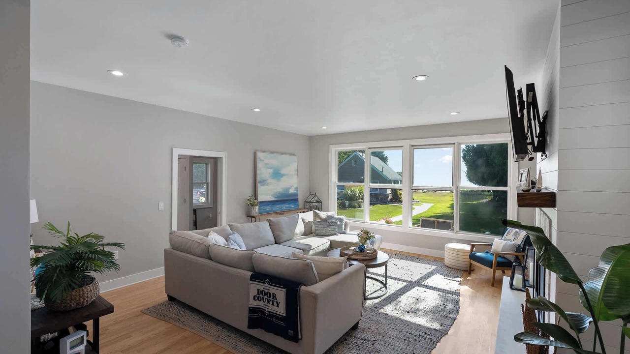 Photo of Livingroom in Baileys Harbor