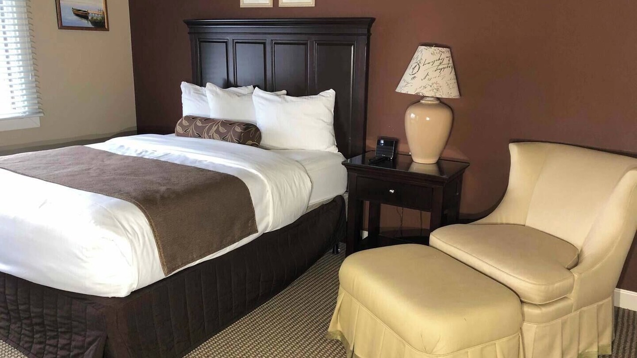 Photo of Bedroom in Acme