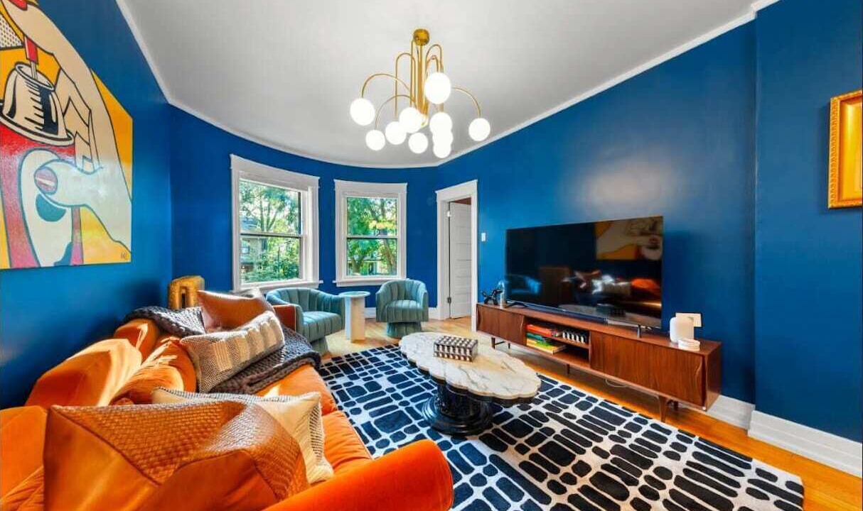 Photo of Livingroom in Lakewood-Balmoral