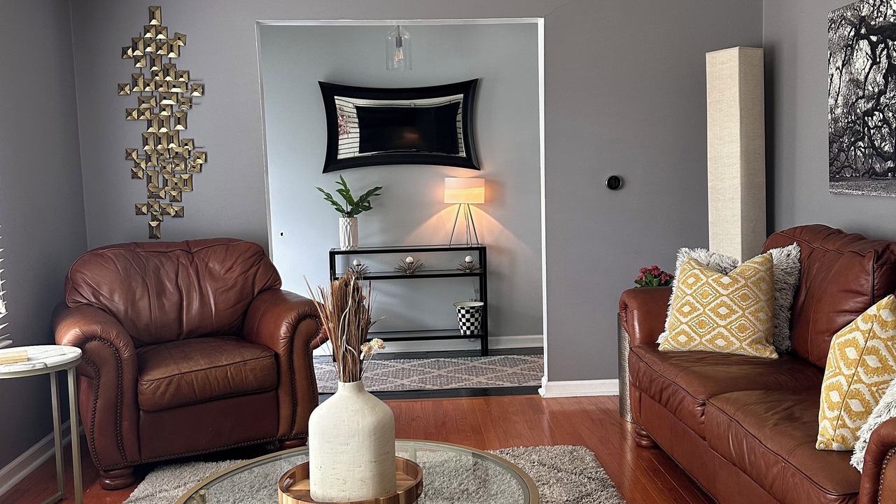 Photo of Livingroom in Wooded Estates