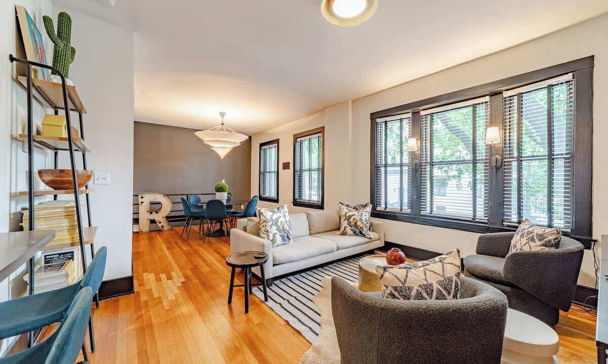 Photo of Livingroom in Lakeview