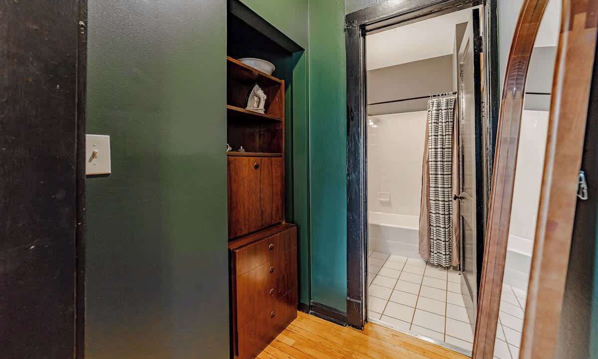 Photo of Bathroom in Lakeview