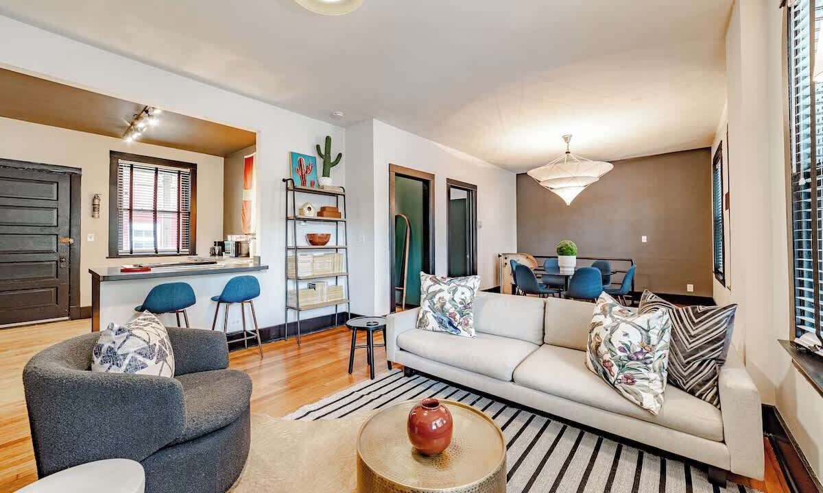 Photo of Livingroom in Lakeview