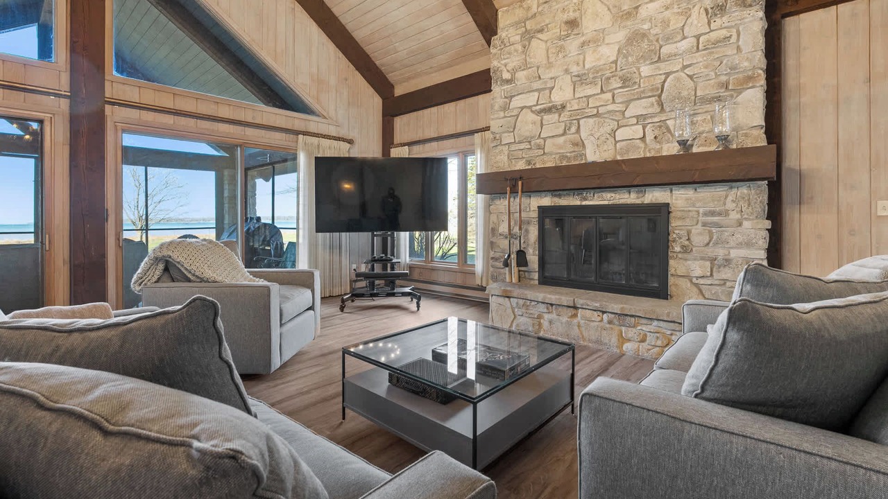 Photo of Livingroom in Baileys Harbor
