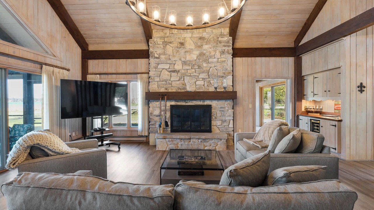 Photo of Livingroom in Baileys Harbor