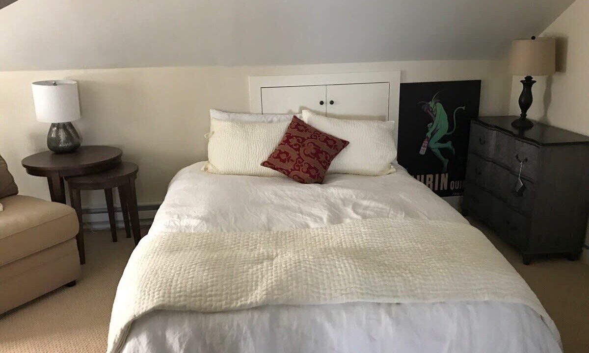 Photo of Bedroom in Shorewood