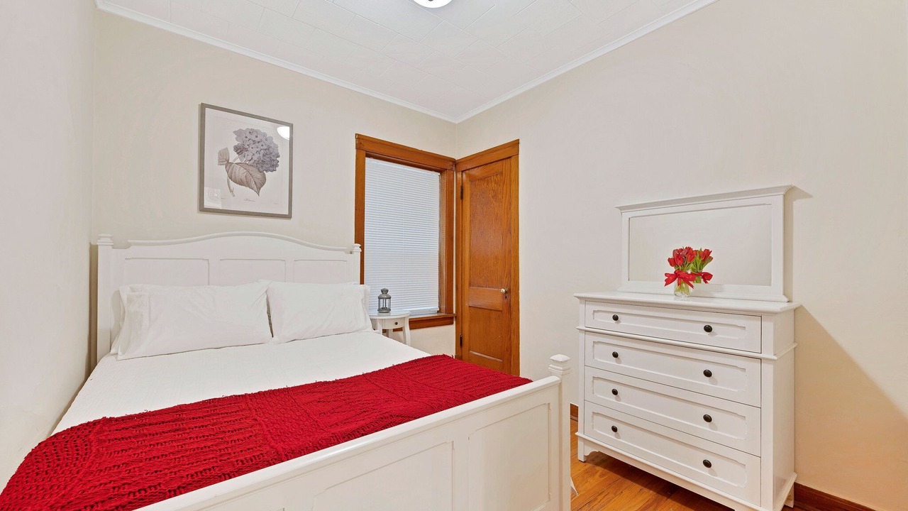 Photo of Bedroom in Andersonville
