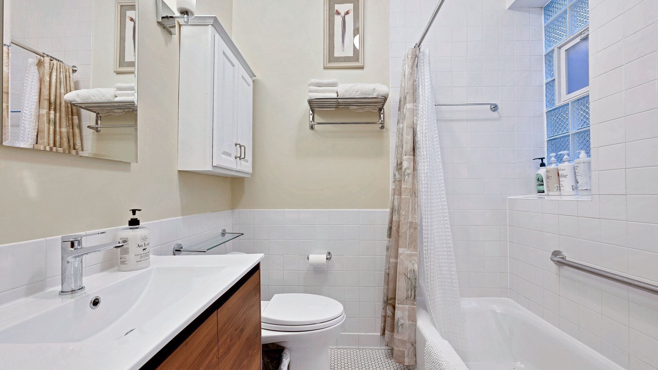 Photo of Bathroom in Andersonville