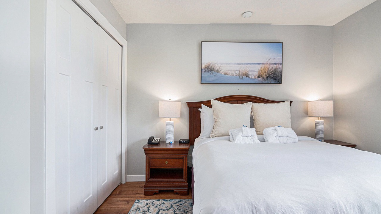 Photo of Bedroom in Acme