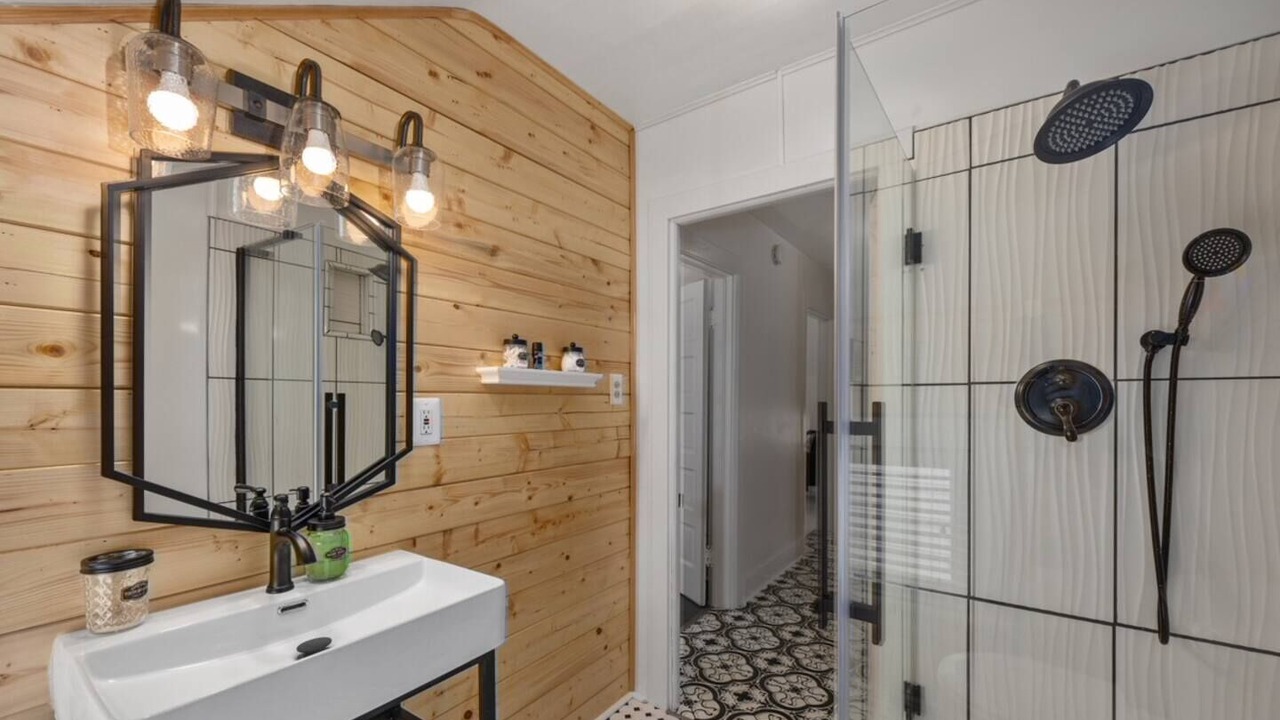 Photo of Bathroom in Lakeside