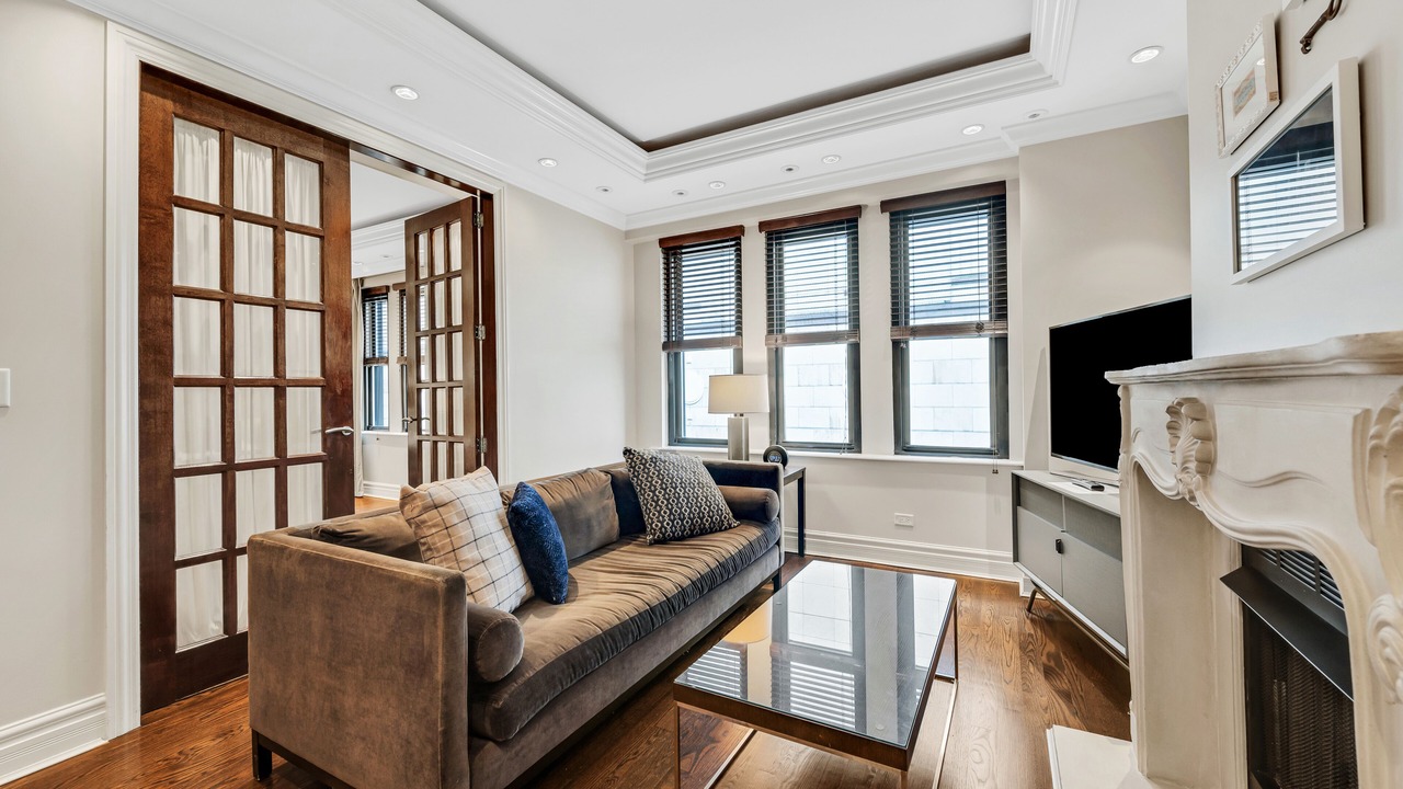 Photo of Livingroom in Streeterville