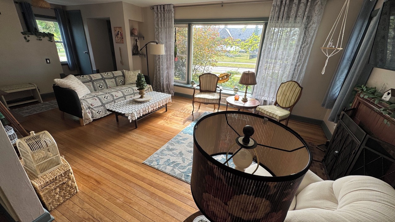 Photo of Livingroom in Whitefish Bay