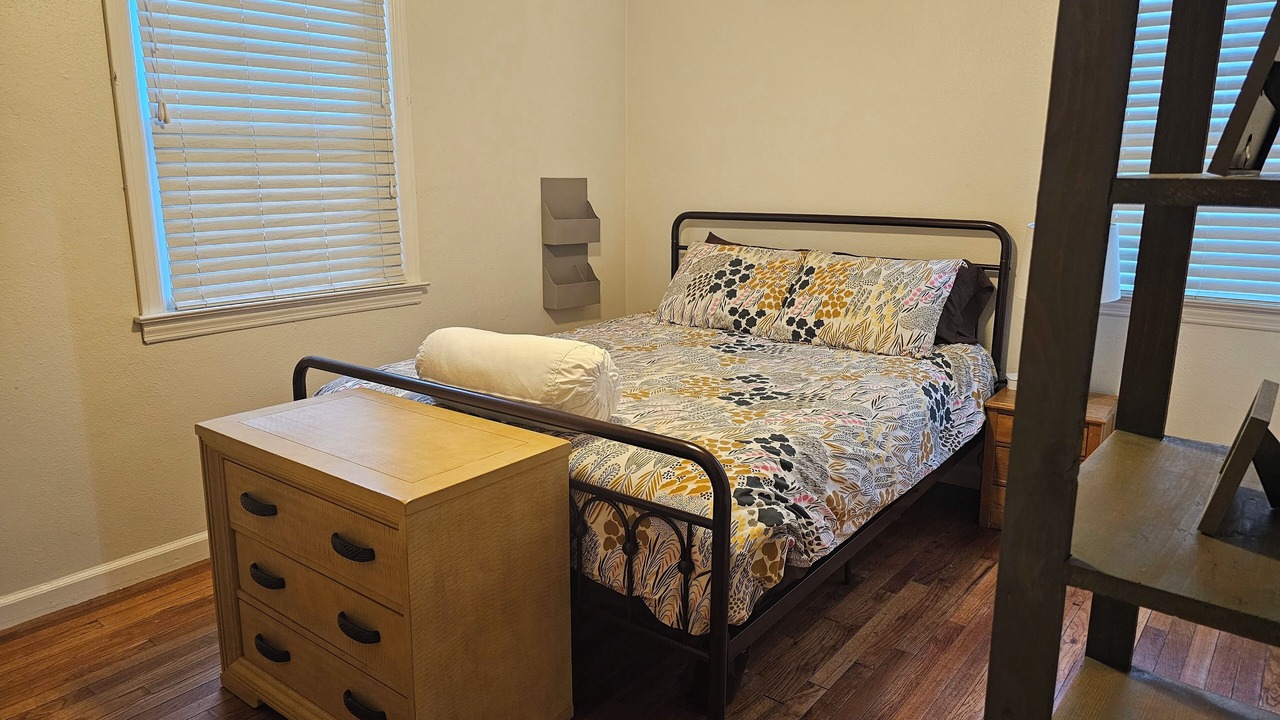 Photo of Bedroom in Lakeside