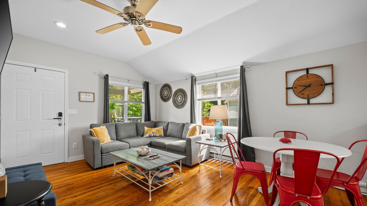 Photo of Livingroom in Paw Paw Lake